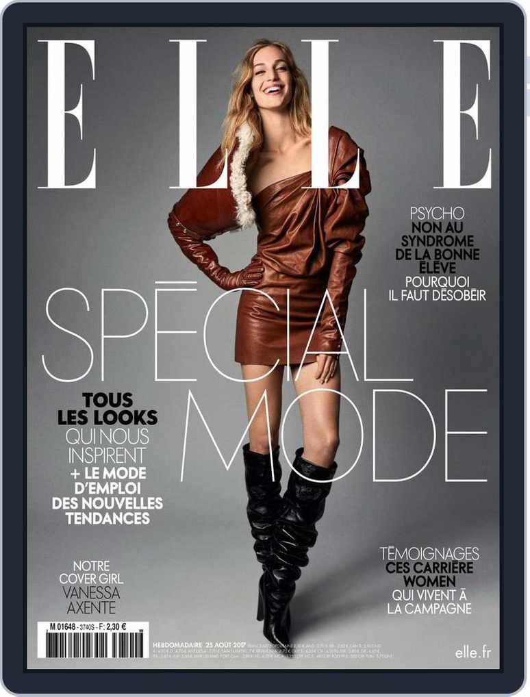 Camille Seydoux arrives at the Schiaparelli Haute Couture Fall