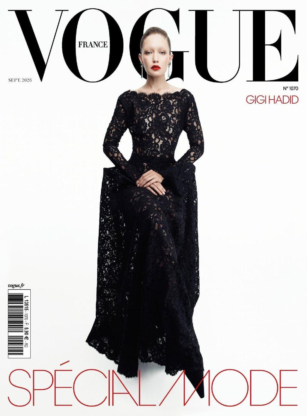 Vogue France Decembre 2022 - Janvier 2023 (Digital) - DiscountMags.com