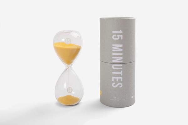 15 Minutes Timer: An Elegant Hourglass Sand Timer Which Measures 15 Minutes Precisely from the Start of Each Turn